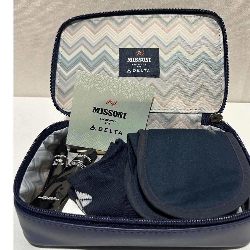 Missoni Amenity Kit Delta Air Lines Navy Blue Toiletry Bag Designer Grooming Kit